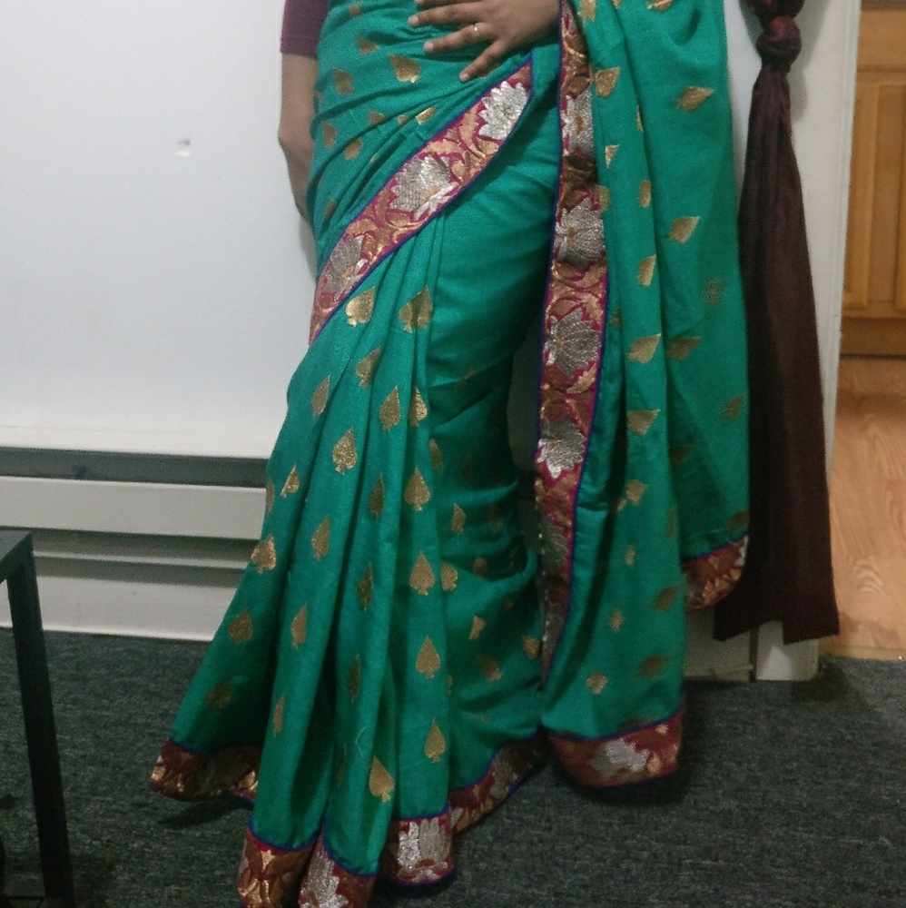 Saree - Picture 3 of 3